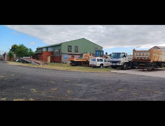 1,939M² WAREHOUSE FOR SALE IN TLHABANE